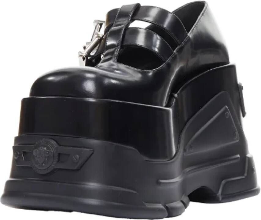 Versace Pre-owned Leather flats Black Dames