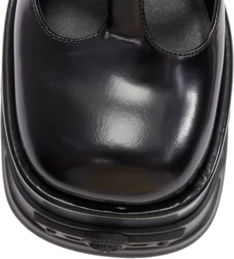 Versace Pre-owned Leather flats Black Dames