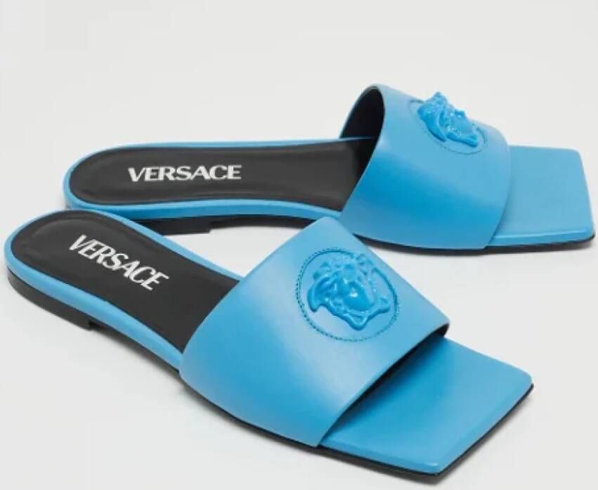 Versace Pre-owned Leather flats Blue Dames