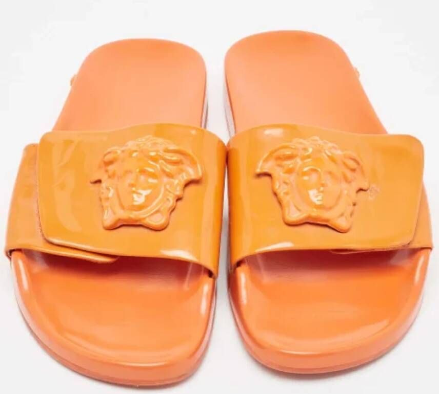 Versace Pre-owned Leather flats Orange Dames