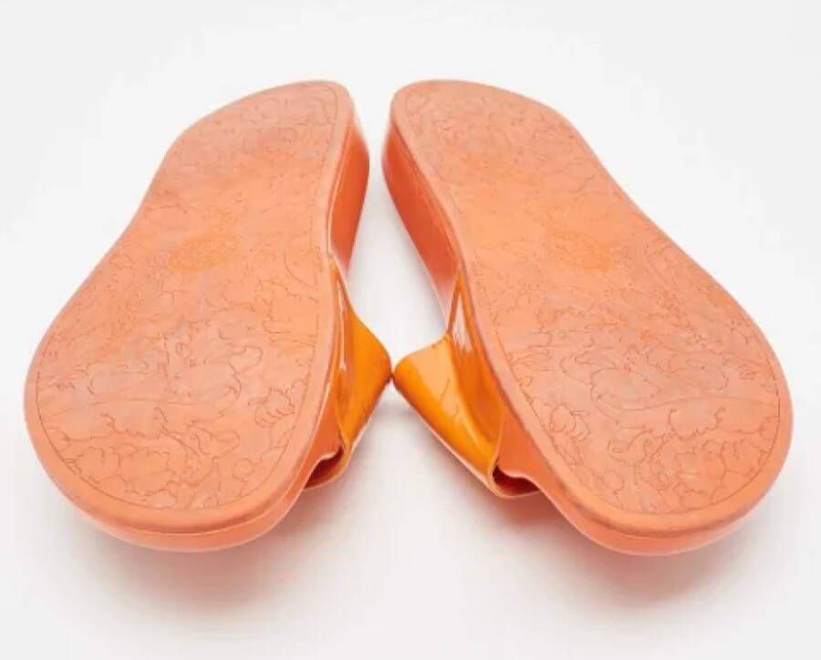 Versace Pre-owned Leather flats Orange Dames