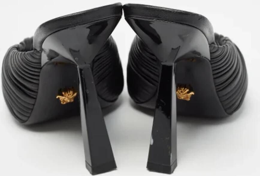 Versace Pre-owned Leather sandals Black Dames