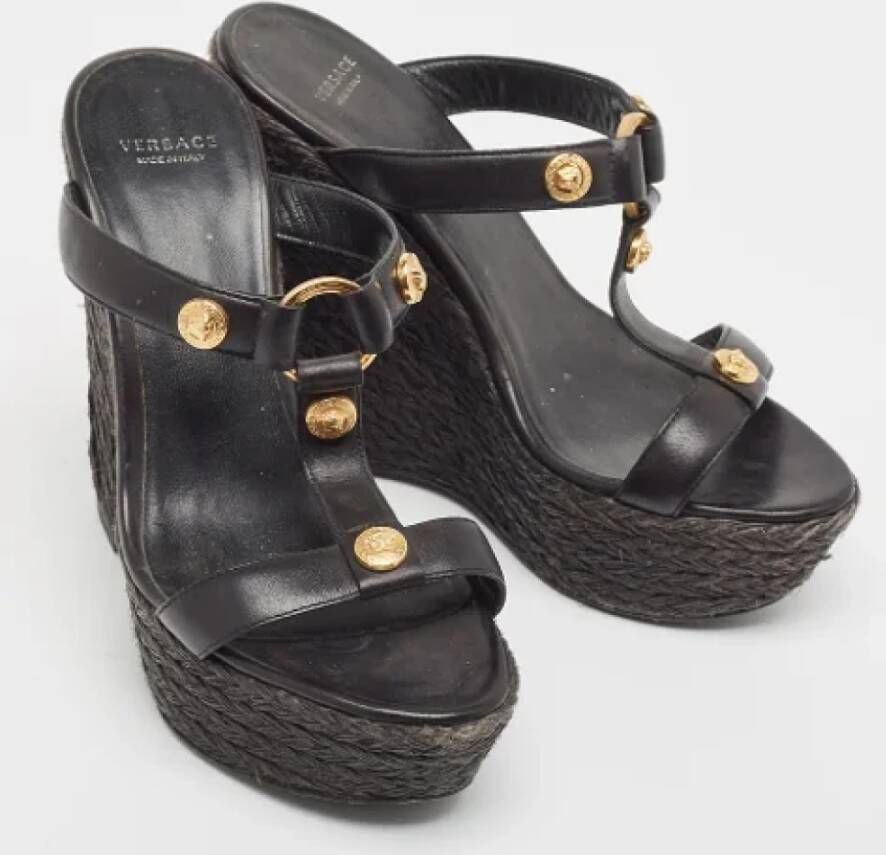 Versace Pre-owned Leather sandals Black Dames