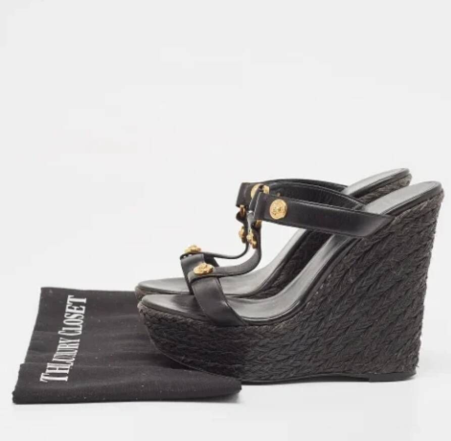 Versace Pre-owned Leather sandals Black Dames