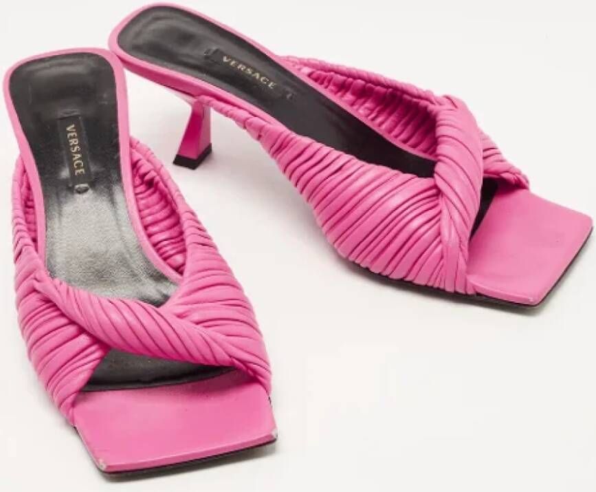 Versace Pre-owned Leather sandals Pink Dames