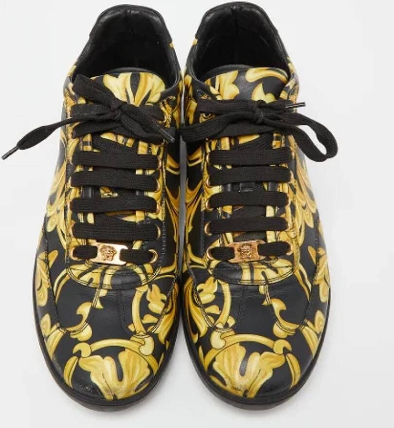 Versace Pre-owned Leather sneakers Yellow Dames