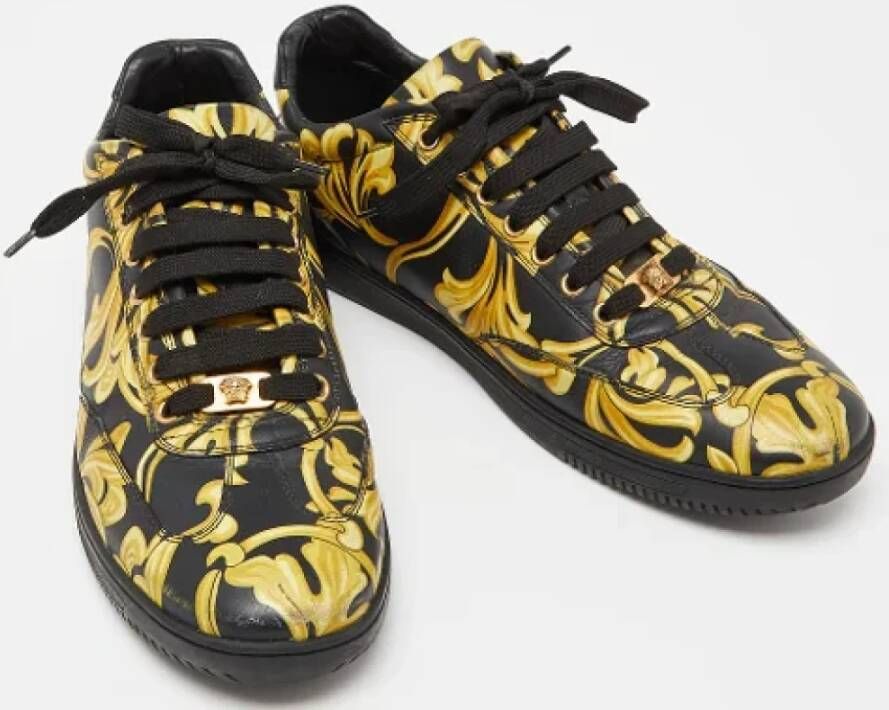 Versace Pre-owned Leather sneakers Yellow Dames