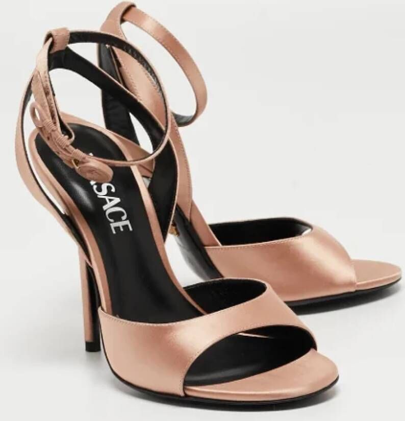 Versace Pre-owned Satin sandals Beige Dames