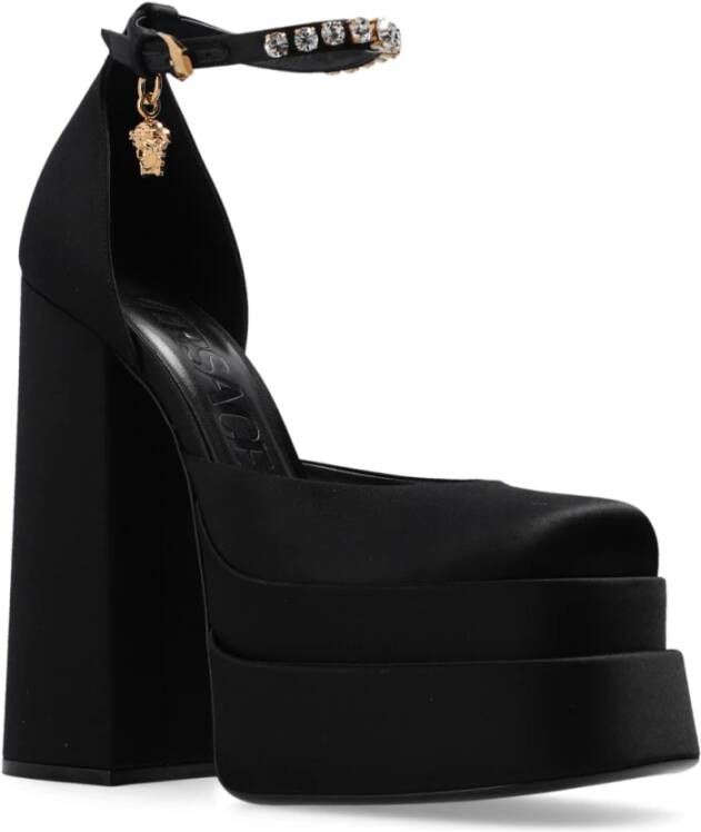 Versace Pumps met logo Zwart Dames
