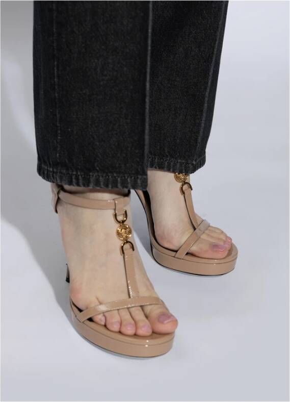 Versace Sandalen met hak van leer Beige Dames