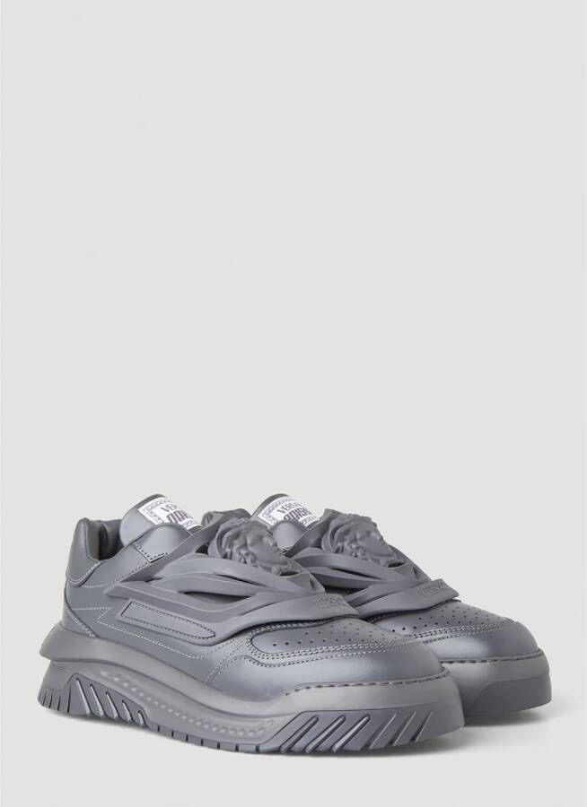 Versace Sneakers van glad leer met Medusa-hoofd overlay Grijs Heren