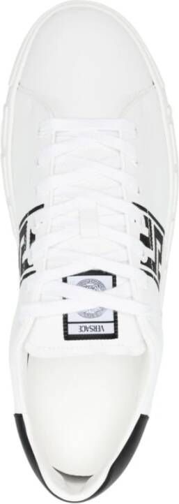 Versace Witte Sneakers met Handtekening Greca Borduursel White Heren