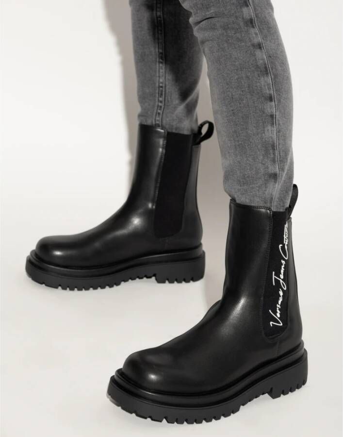 Versace Zwarte Logo Enkelboots Rubberen Zool