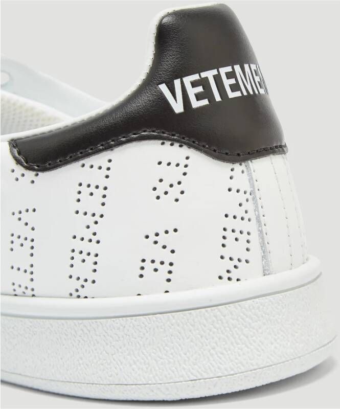 Vetements Geperforeerde Logo Sneakers
