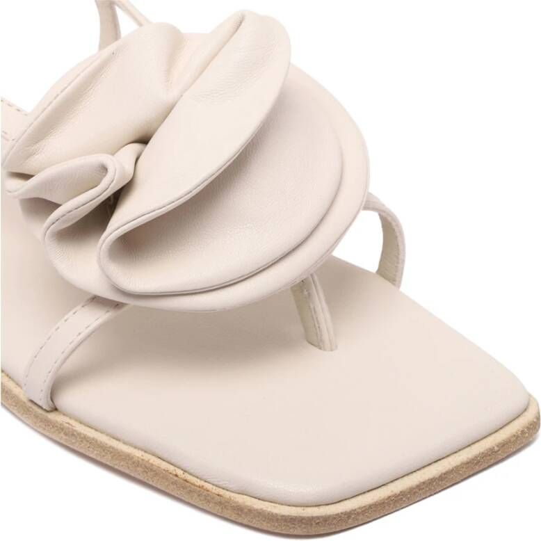 Vic Matié Bloemenapplicatie Sandalen