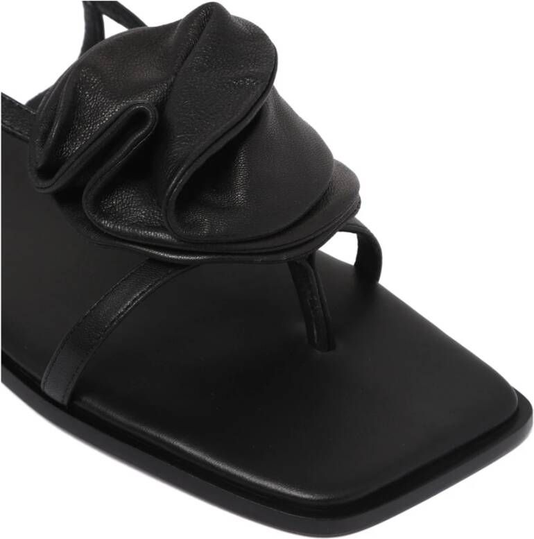 Vic Matié Zwarte sandalen met bloemenapplicatie