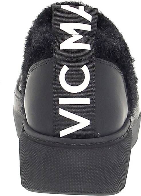Vic Matié Zwarte stoffen platte schoen met bont en logo Zwart Dames