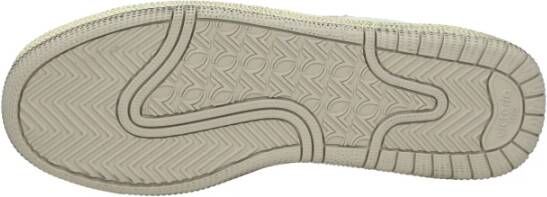 Victoria Sneakers met modern design hoogwaardige materialen