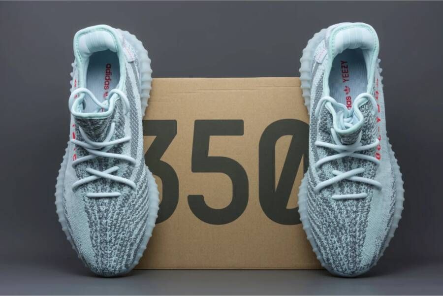 Yeezy Blauwe Tint Sneakers