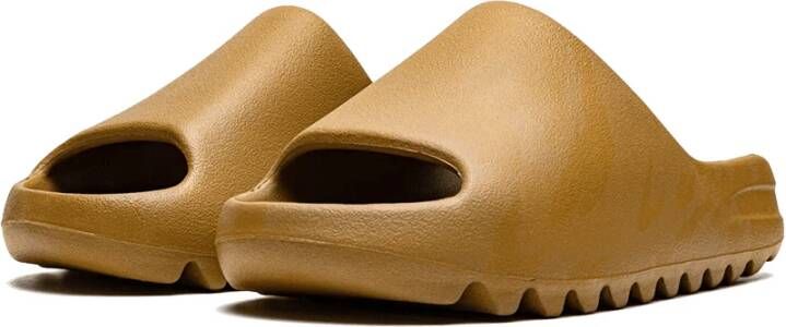 Yeezy Comfortabele en stijlvolle bruine slippers