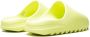 Yeezy Glow Slides voor Upgrade je zomerse schoenen Green - Thumbnail 5