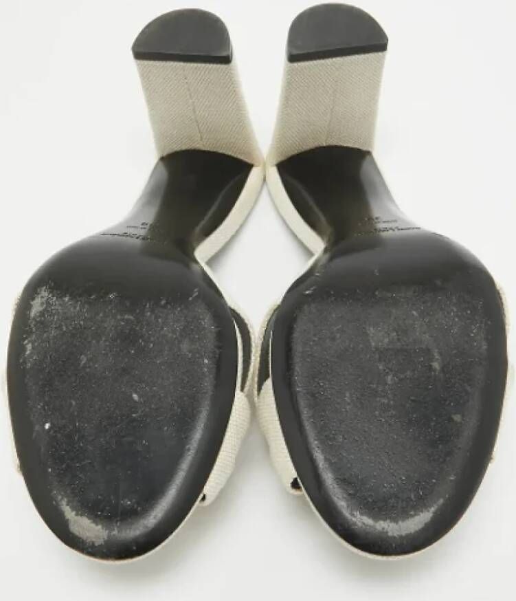 Yves Saint Laurent Vintage Pre-owned Canvas sandals White Dames