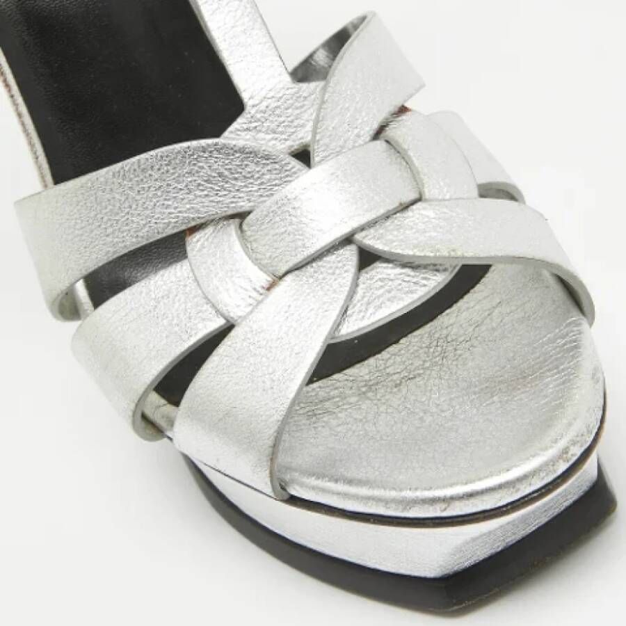 Yves Saint Laurent Vintage Pre-owned Leather sandals Gray Dames