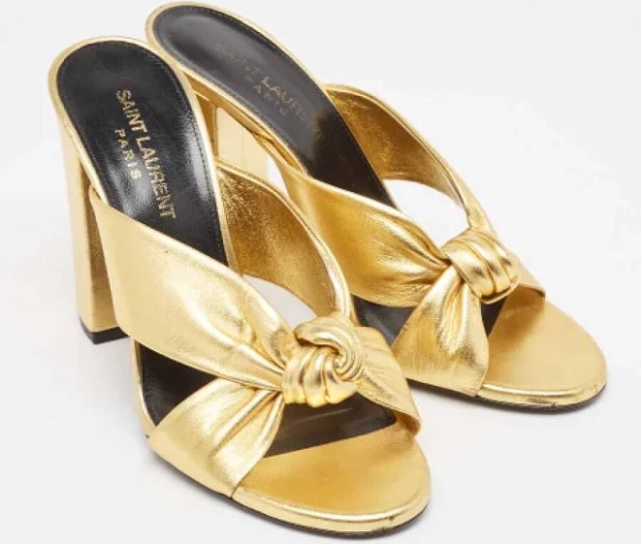 Yves Saint Laurent Vintage Pre-owned Leather sandals Yellow Dames