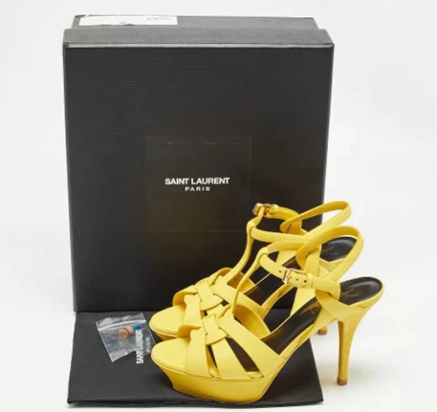 Yves Saint Laurent Vintage Pre-owned Leather sandals Yellow Dames
