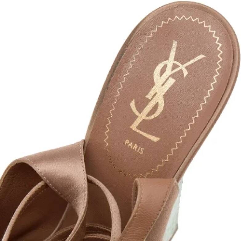 Yves Saint Laurent Vintage Pre-owned Satin sandals Brown Dames
