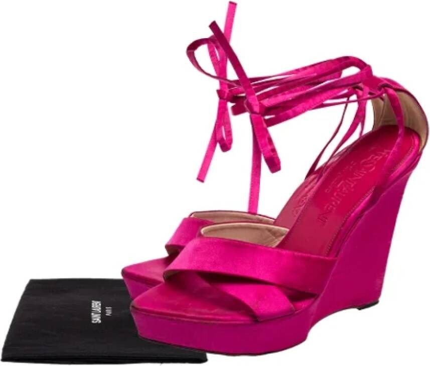Yves Saint Laurent Vintage Pre-owned Satin sandals Pink Dames