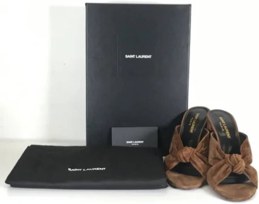Yves Saint Laurent Vintage Pre-owned Suede sandals Brown Dames