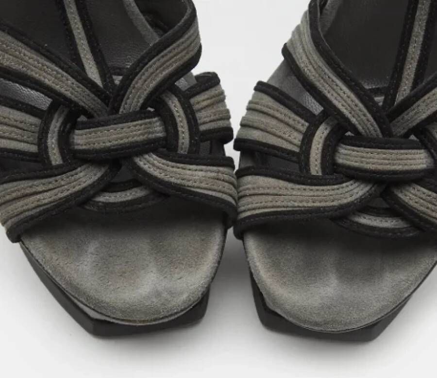 Yves Saint Laurent Vintage Pre-owned Suede sandals Gray Dames