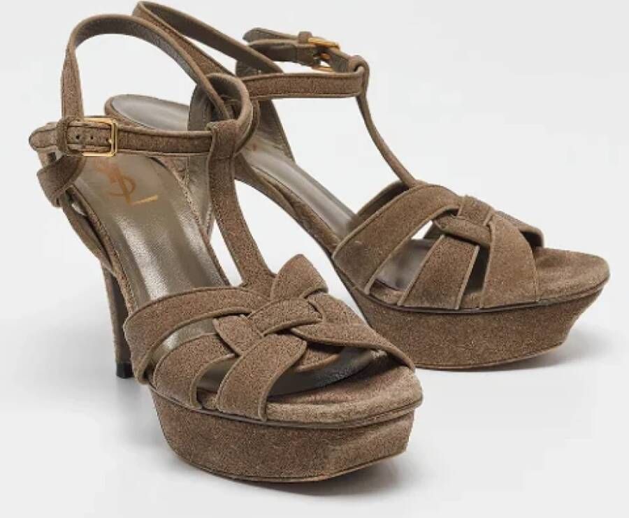 Yves Saint Laurent Vintage Pre-owned Suede sandals Gray Dames