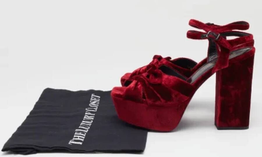 Yves Saint Laurent Vintage Pre-owned Velvet sandals Red Dames