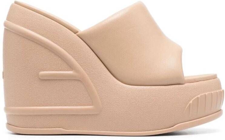 Fendi Buffleren Slides met 145mm Sleehak Beige Dames