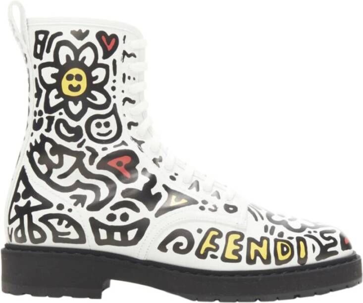 Fendi Vintage Tweedehands veterschoenen van leer met grafisch ontwerp