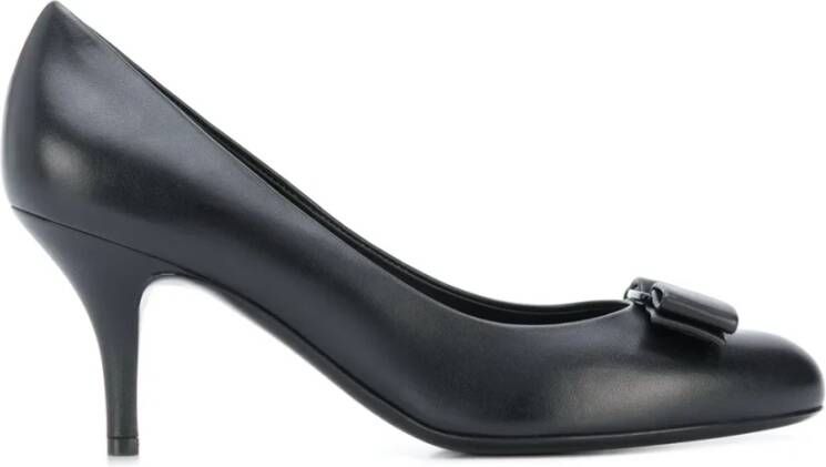 Ferragamo Carla Pumps met Strikdetail