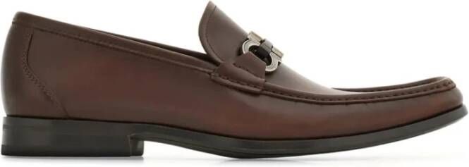 Ferragamo Elegante bruine loafer met zilveren logo