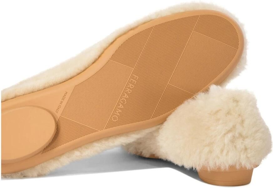 Ferragamo Beige Ballerina Schoenen met Ovale Hak