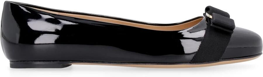 Ferragamo Ballerina`s van lakleer met strik