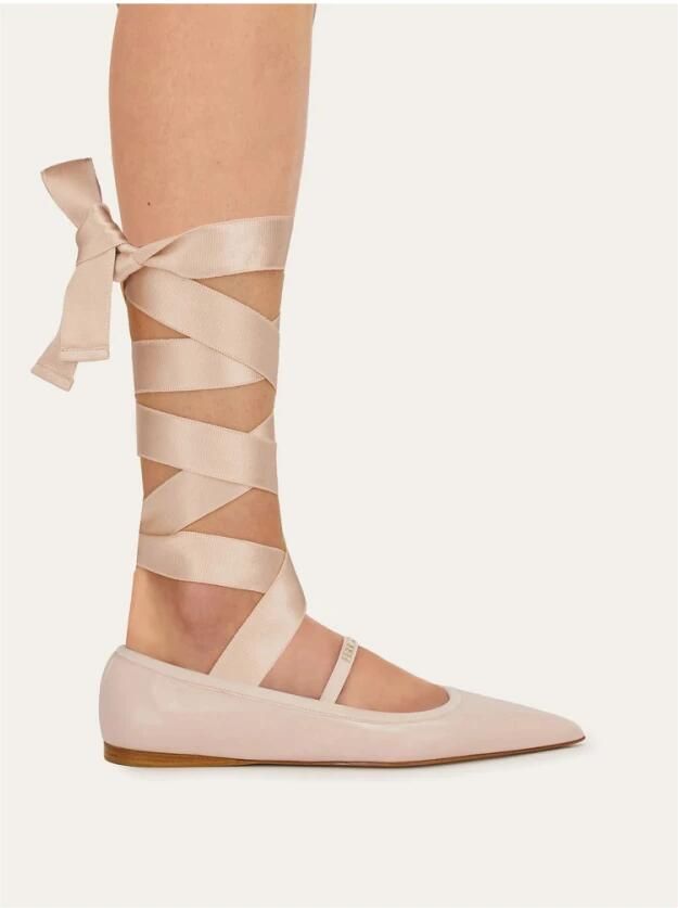 Ferragamo Beige Veterschoenen van Leer