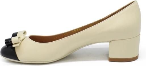 Ferragamo Bicolored Pump - Foto 2