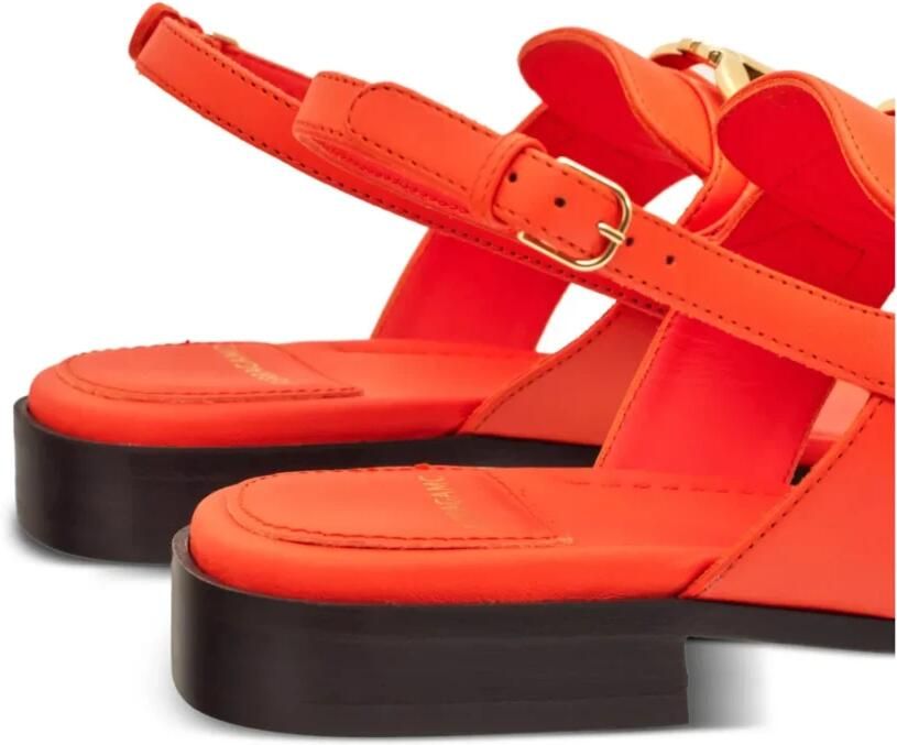 Ferragamo Gancini Leren Platte Sandalen