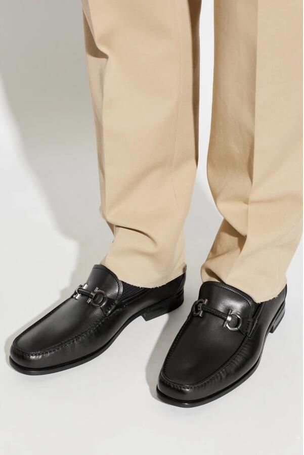 Ferragamo Gancini Ornament Loafer - Foto 2