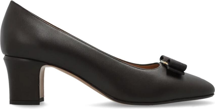 Ferragamo Vara Pumps met Hak