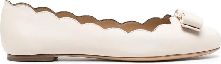 Ferragamo Varina Ballerina Schoenen met Geschulpte Rand