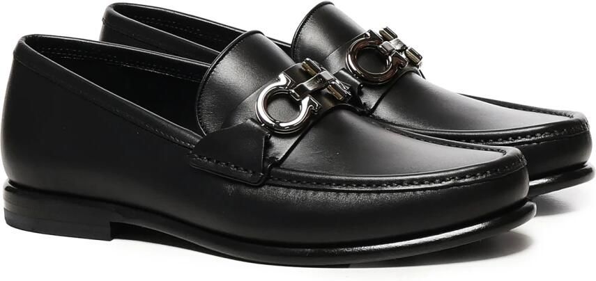 Ferragamo Zwarte Leren Platte Schoenen Amandel Teen