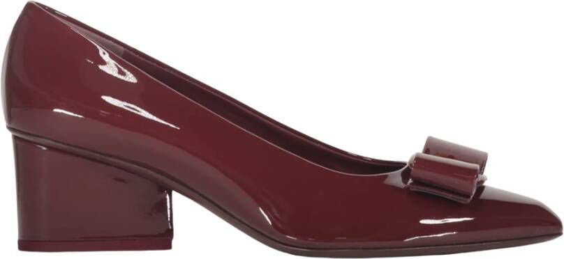 Ferragamo Leren Pumps met Strikdetail en Puntige Neus