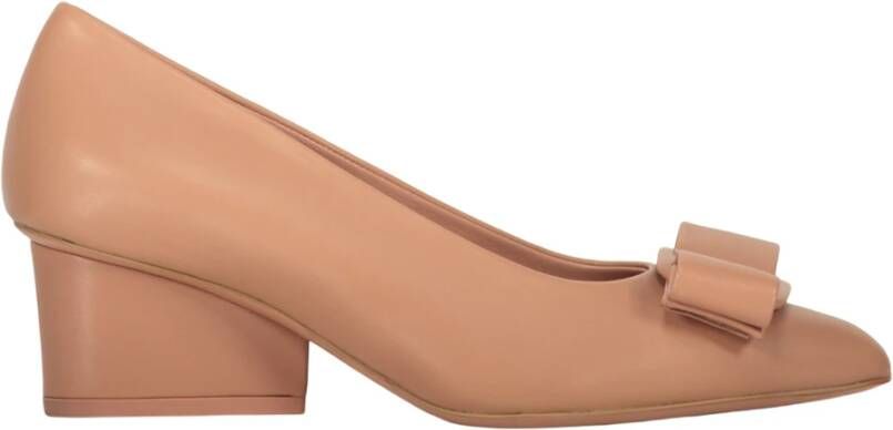 Ferragamo Leren Pumps met Strikdetail en Puntige Neus